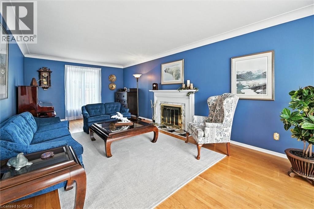 Photo 6 of 2105 Agincourt Crescent, Burlington ON
