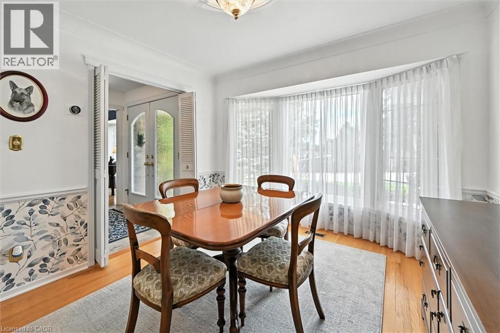 Photo 8 of 2105 Agincourt Crescent, Burlington ON