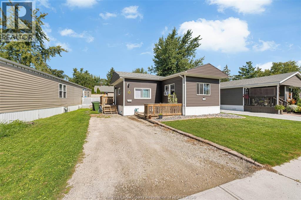 Photo 2 of 175 Neil Court, Essex ON