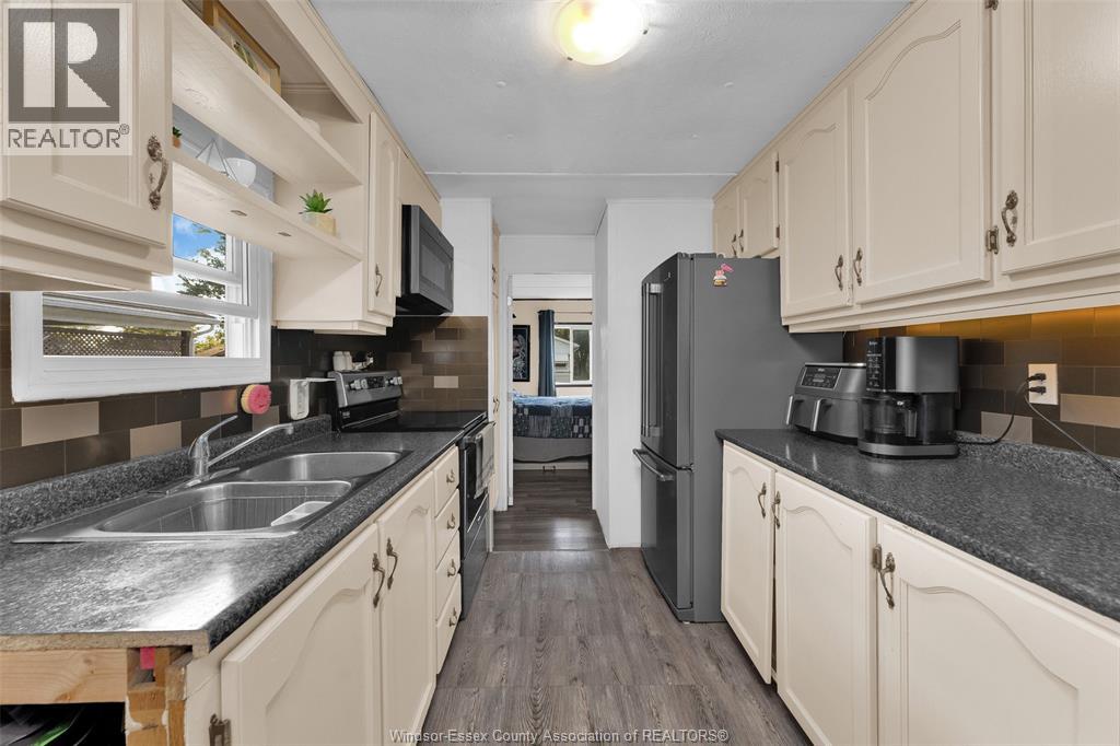 Photo 8 of 175 Neil Court, Essex ON