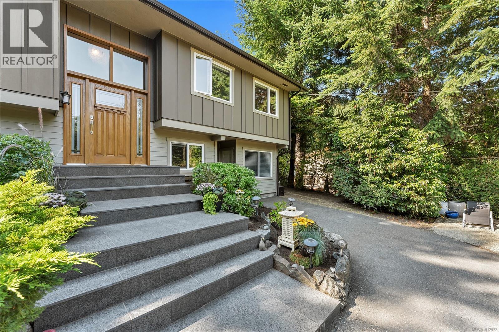 Photo 2 of 5222 Beckton Rd, Saanich BC