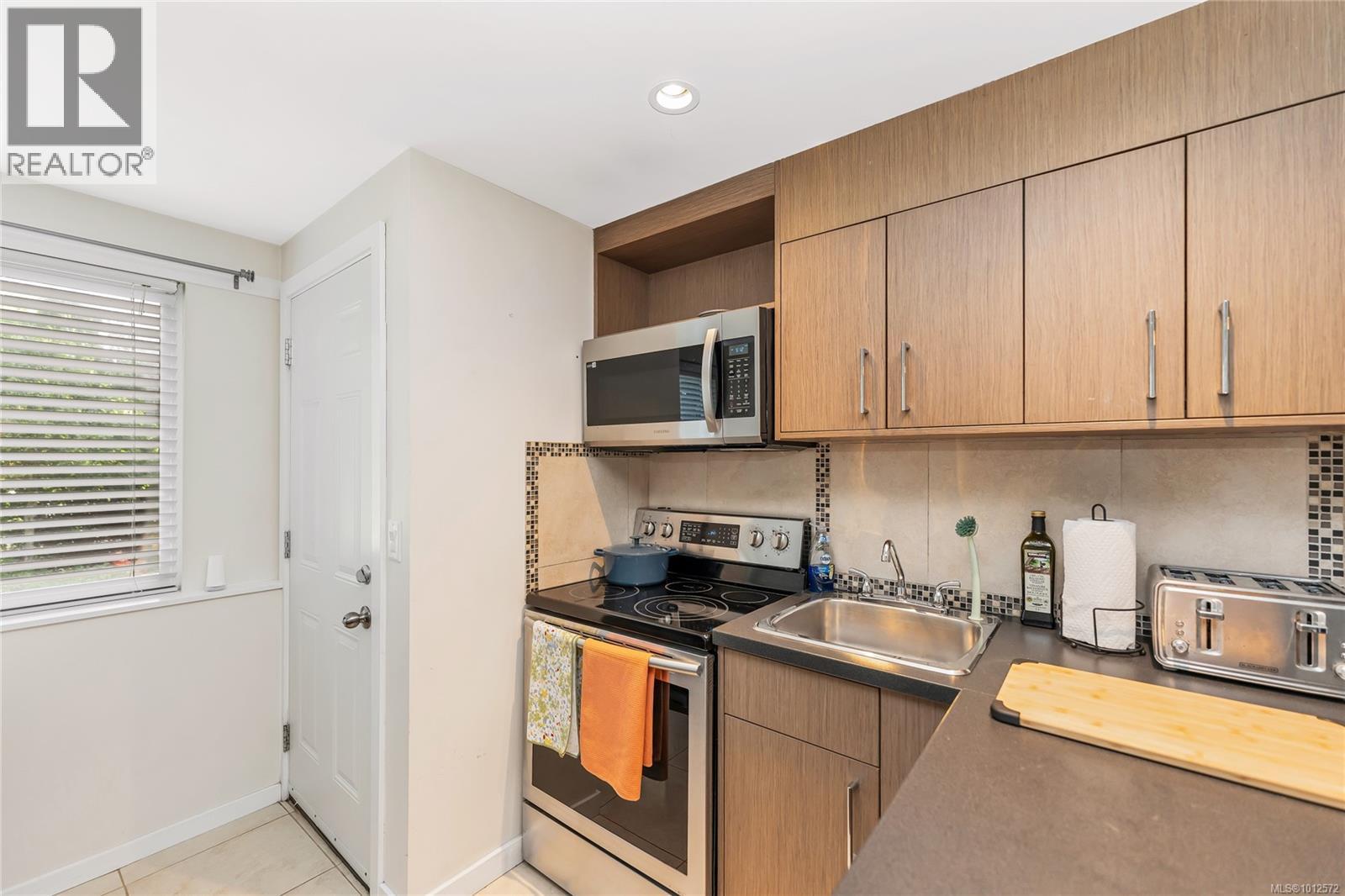 Photo 26 of 5222 Beckton Rd, Saanich BC
