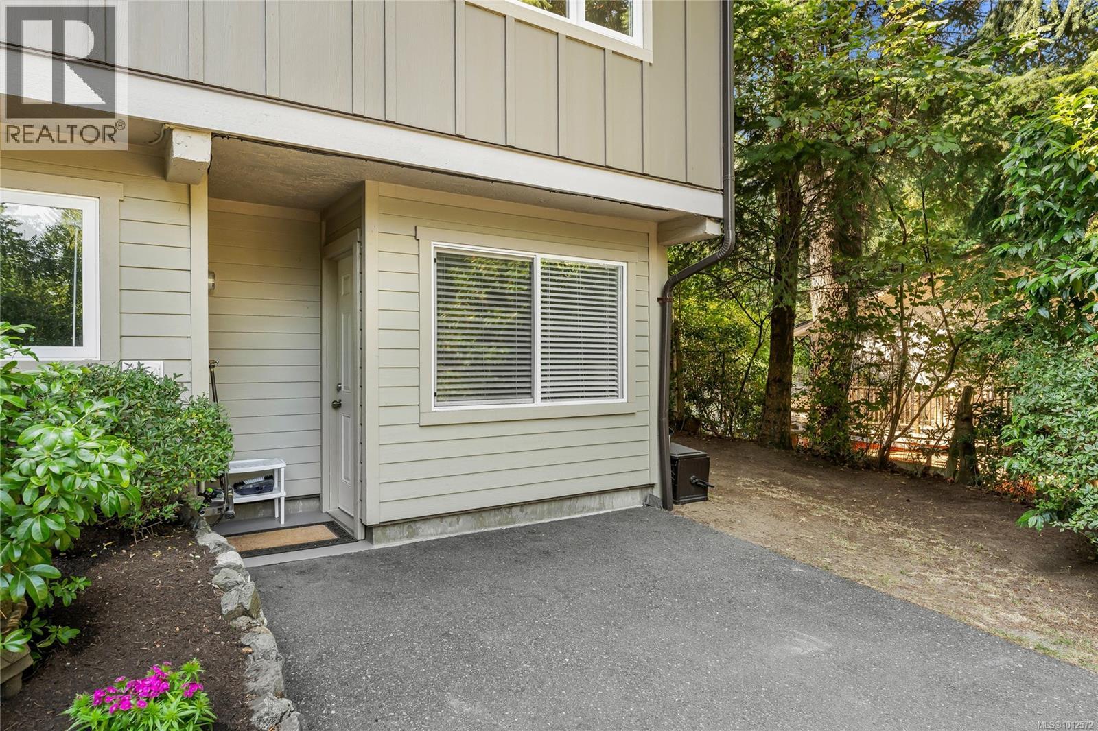 Photo 37 of 5222 Beckton Rd, Saanich BC