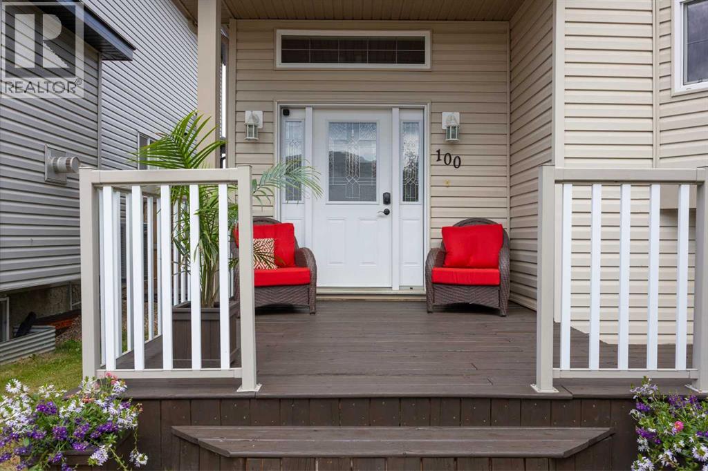 Photo 3 of 100 Honeysuckle Way, Fort Mcmurray AB