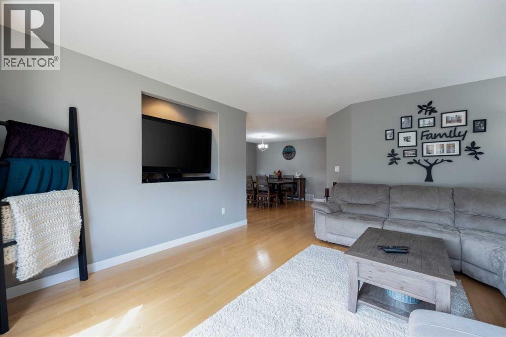 Photo 9 of 100 Honeysuckle Way, Fort Mcmurray AB