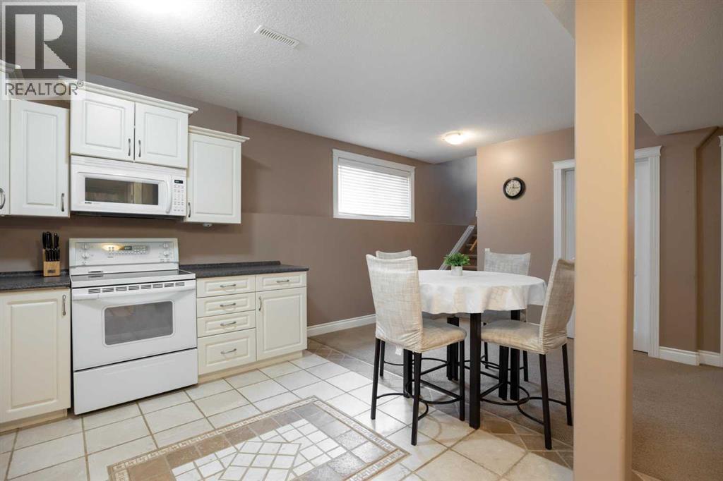 Photo 14 of 100 Honeysuckle Way, Fort Mcmurray AB