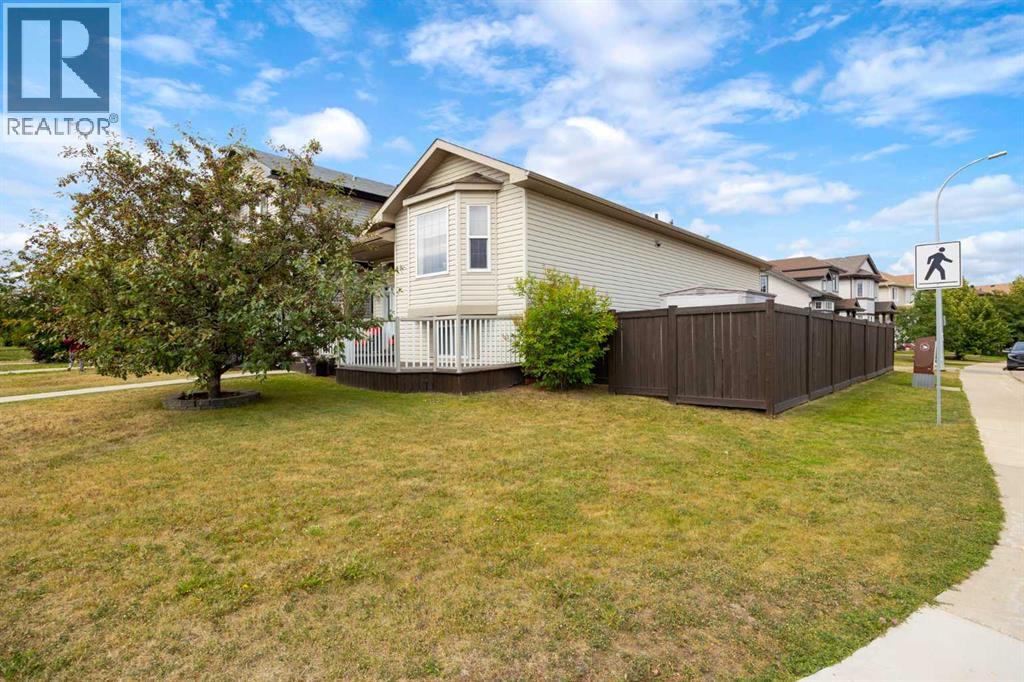 Photo 2 of 100 Honeysuckle Way, Fort Mcmurray AB
