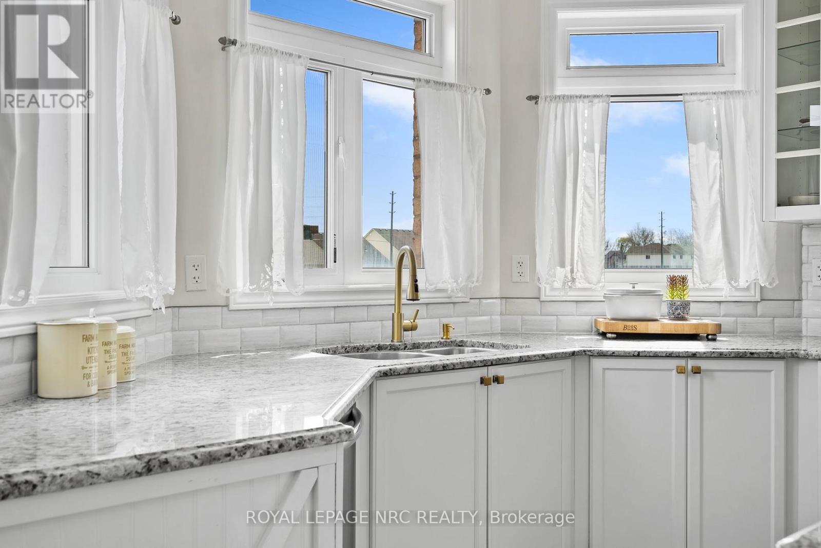 Photo 18 of 8720 Milomir Street, Niagara Falls ON