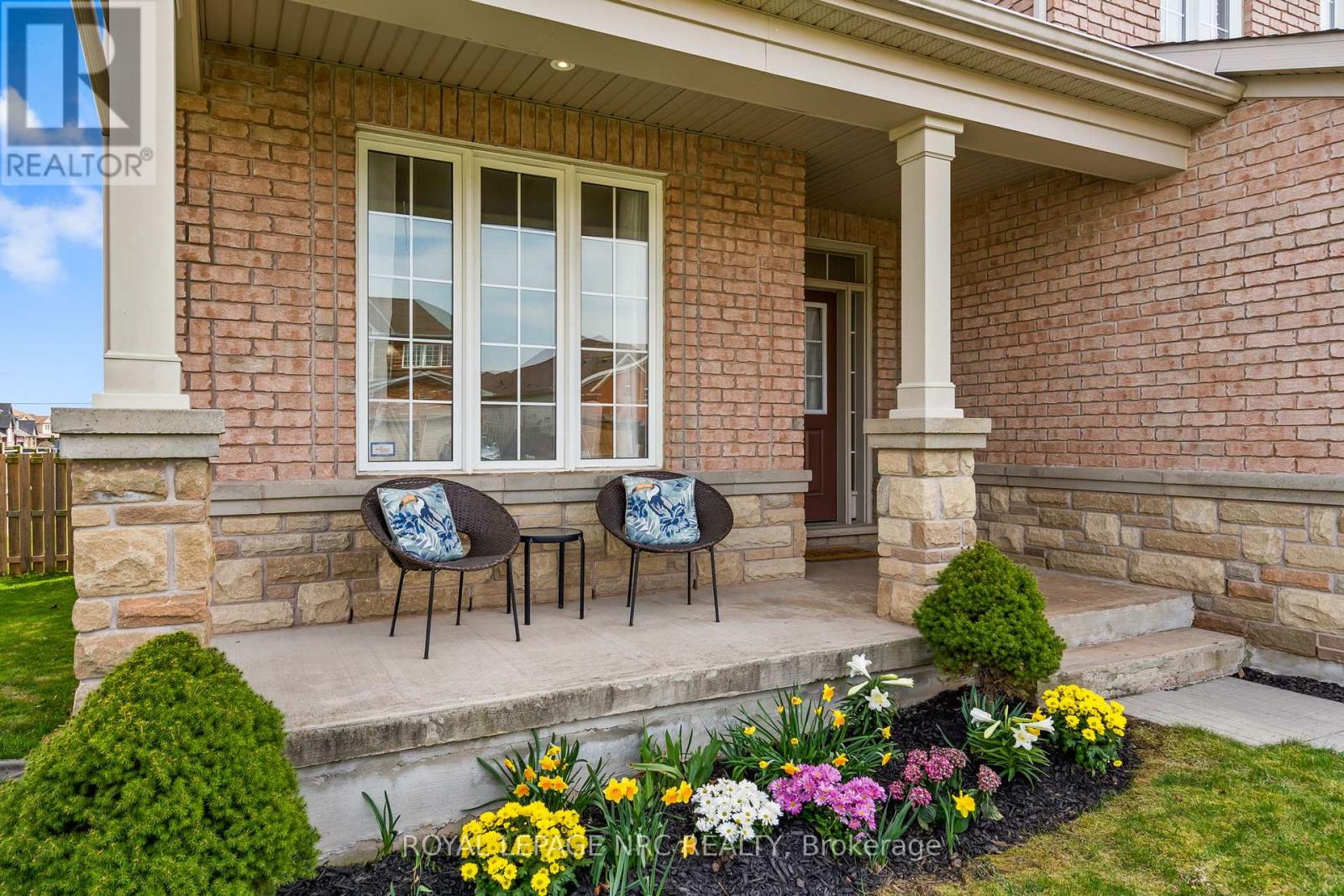 Photo 3 of 8720 Milomir Street, Niagara Falls ON