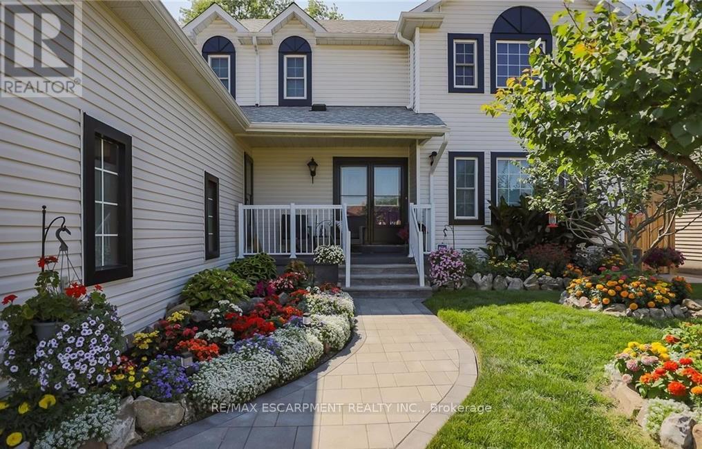 Photo 3 of 4965 Alexandra Avenue, Lincoln ON