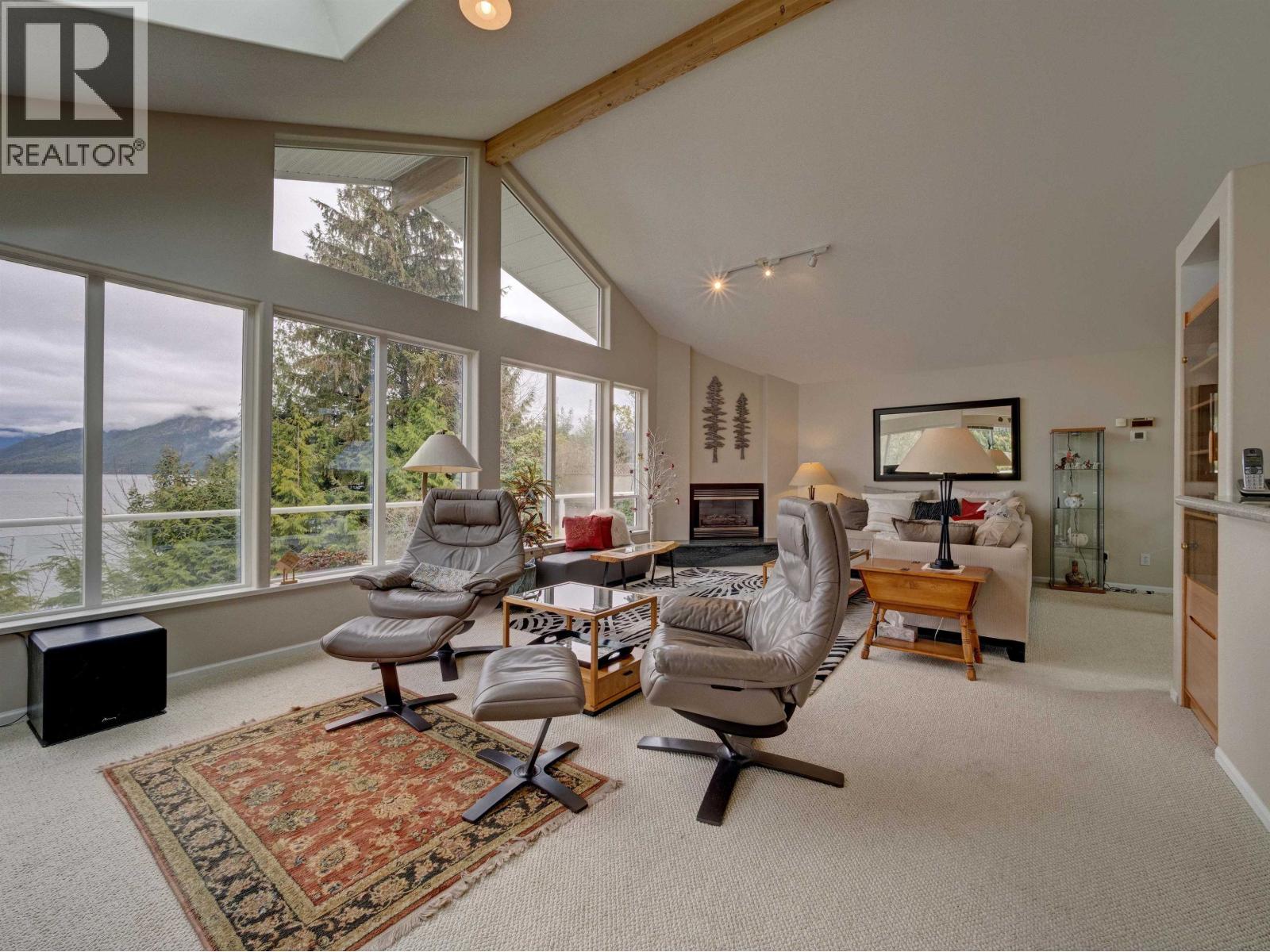 6484 N GALE AVENUE, Sechelt