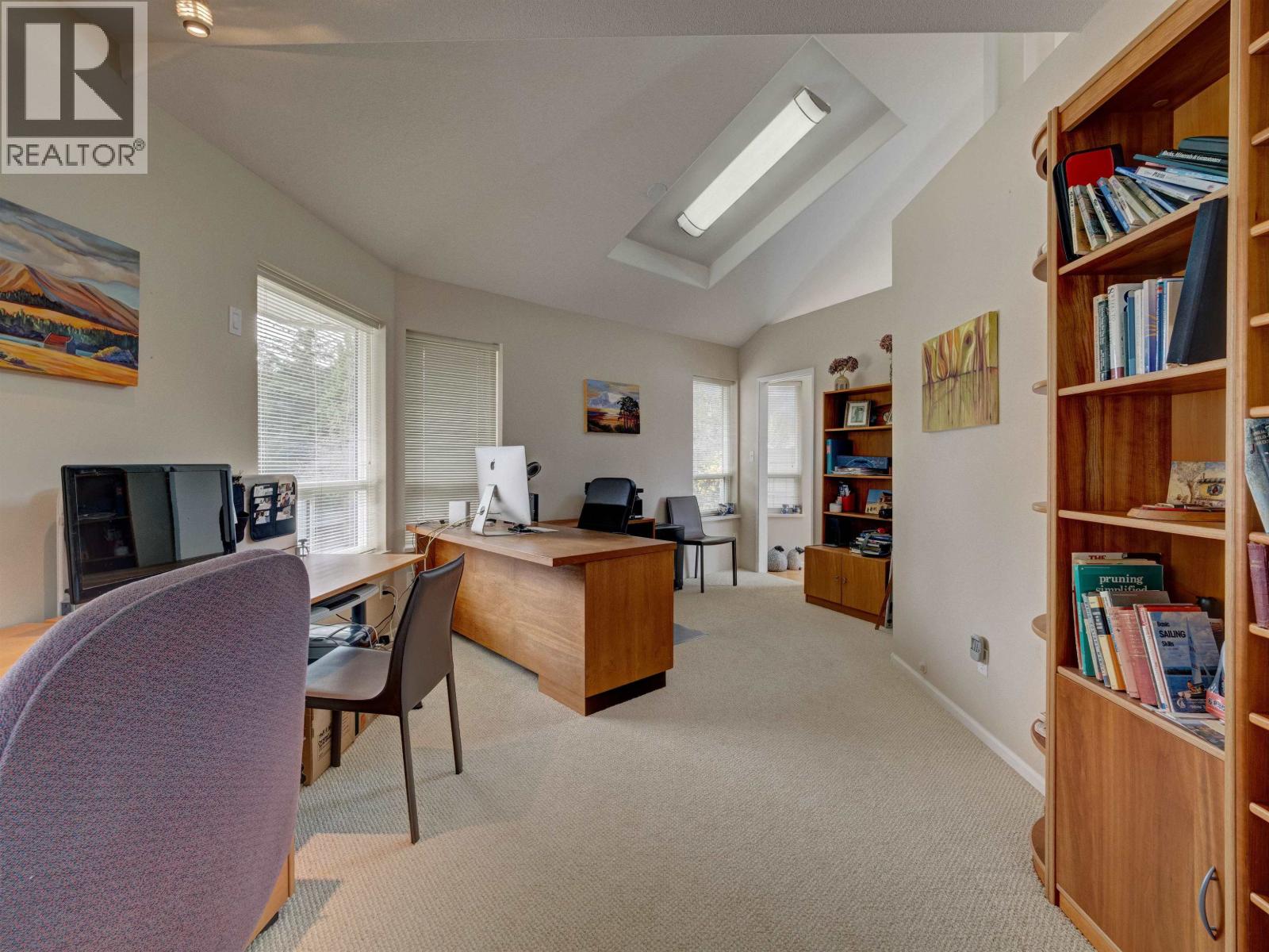 6484 N GALE AVENUE, Sechelt