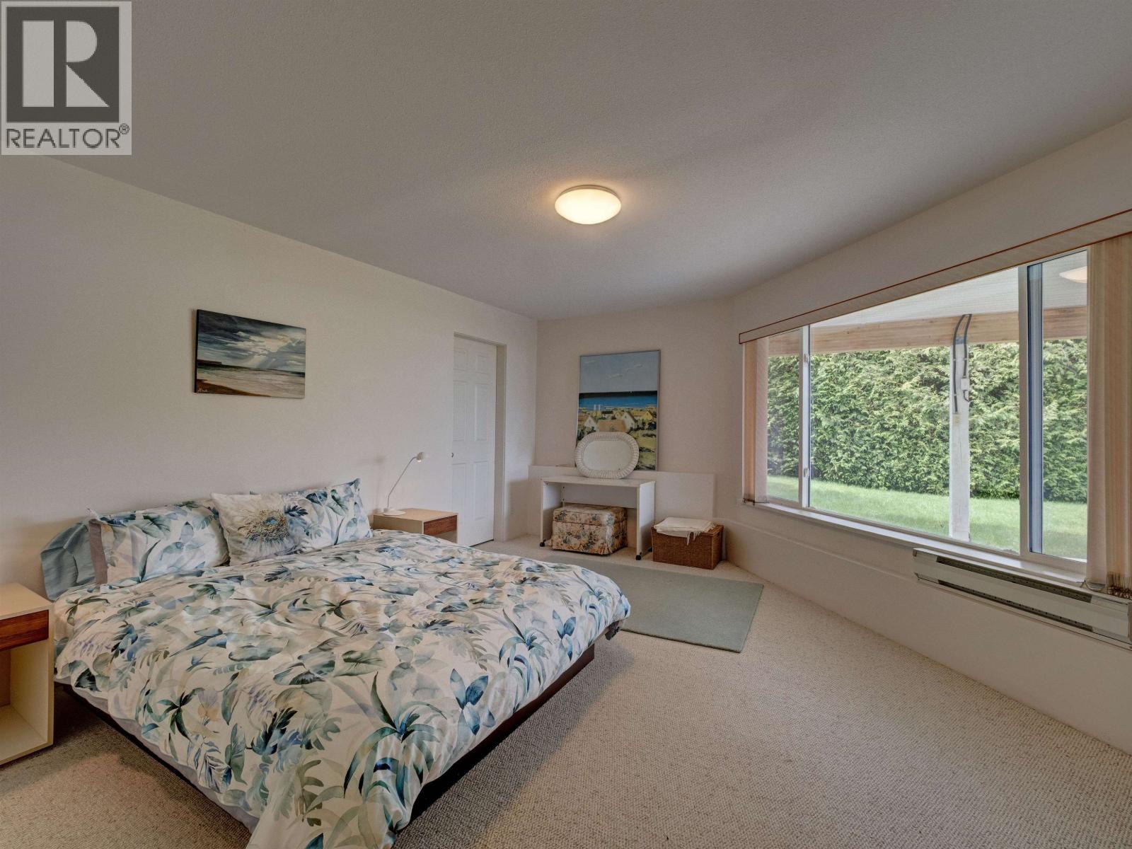 6484 N GALE AVENUE, Sechelt