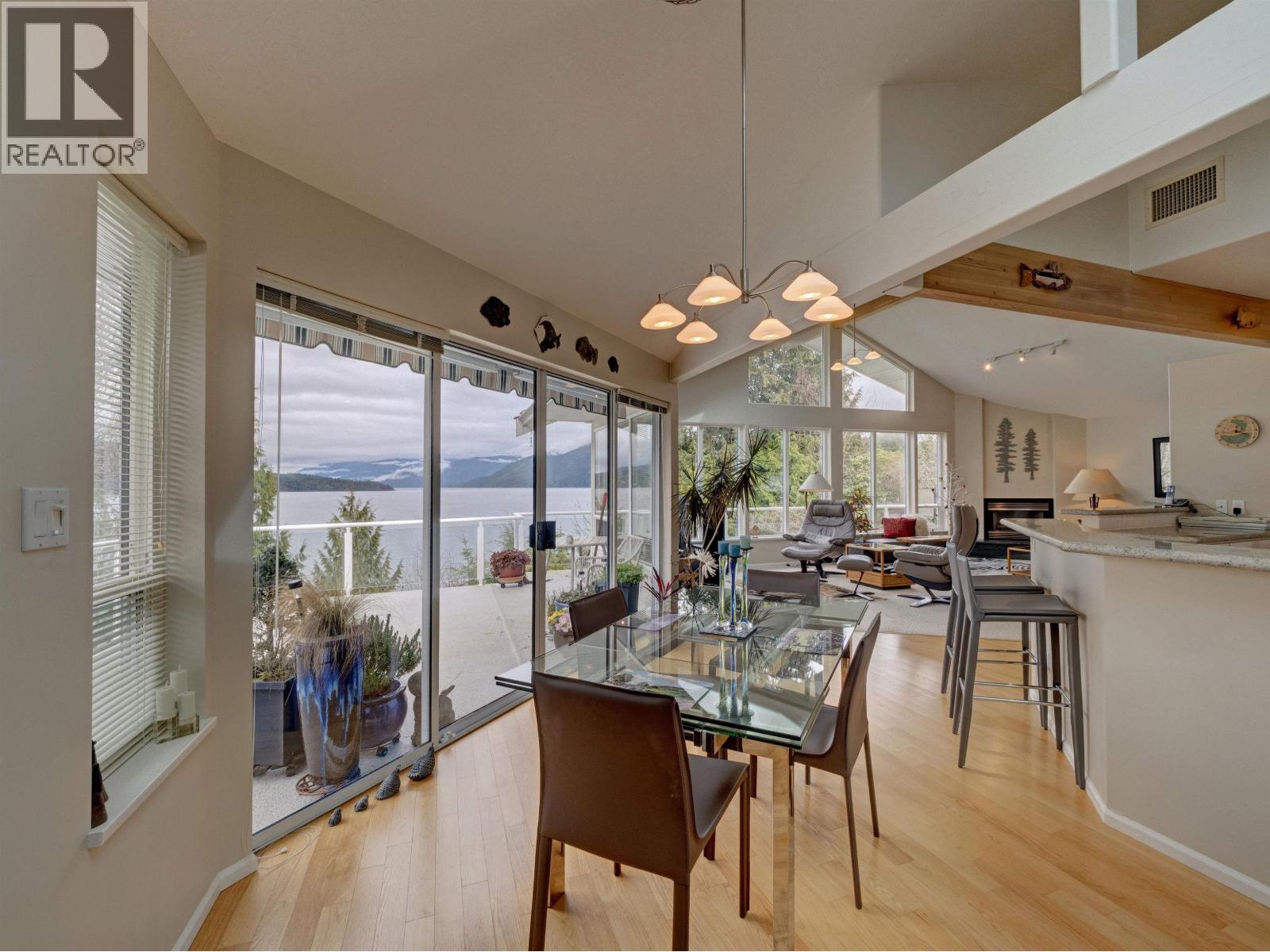 6484 N GALE AVENUE, Sechelt