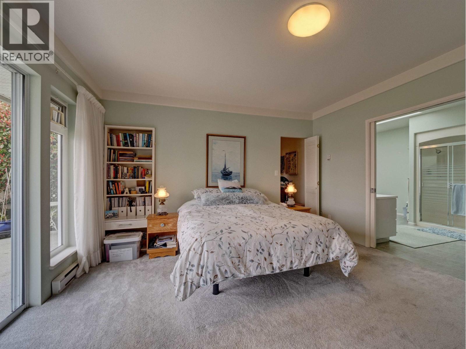 6484 N GALE AVENUE, Sechelt