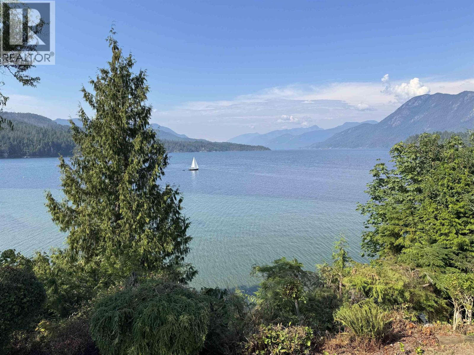 6484 N GALE AVENUE, Sechelt