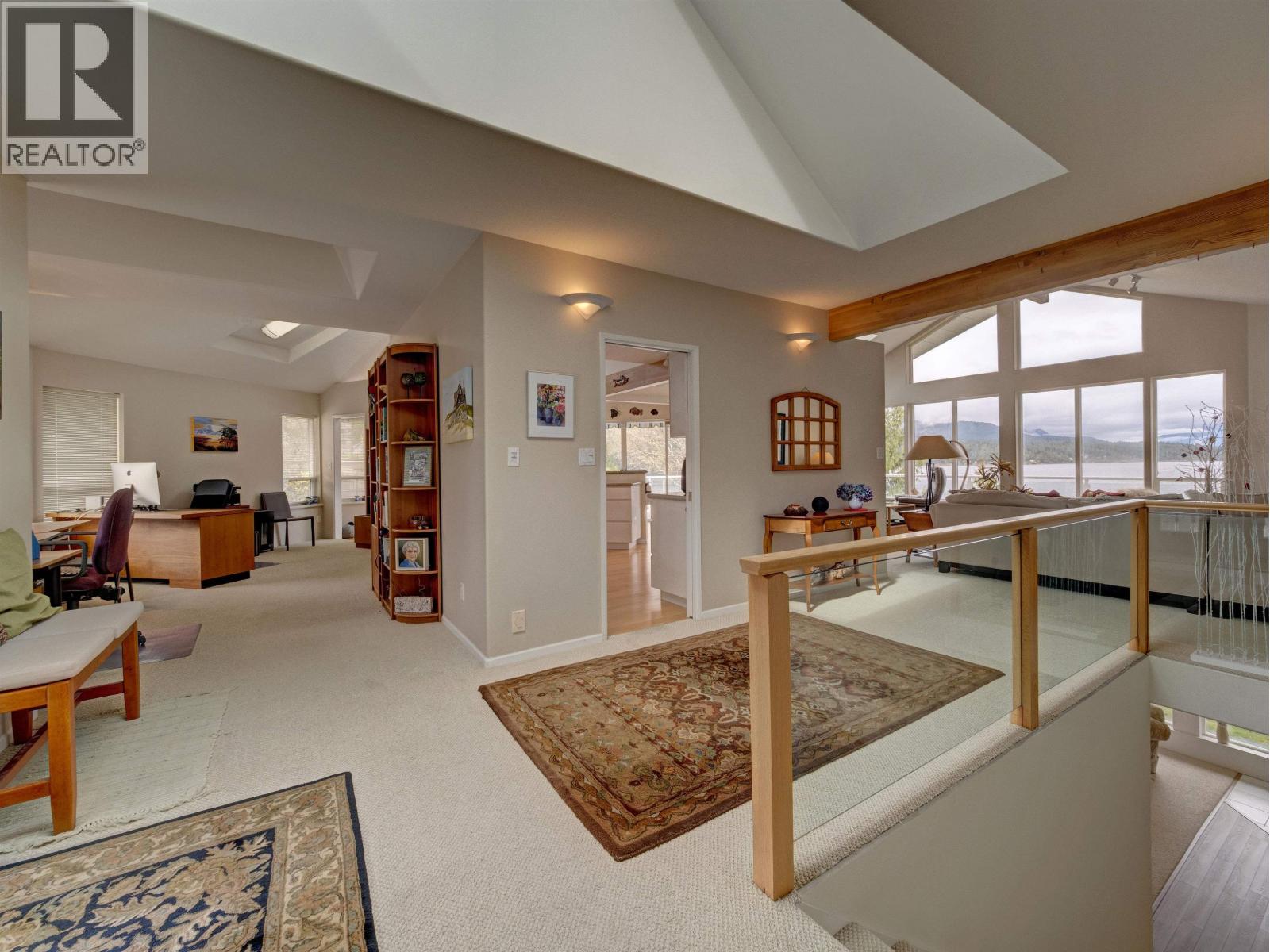 6484 N GALE AVENUE, Sechelt