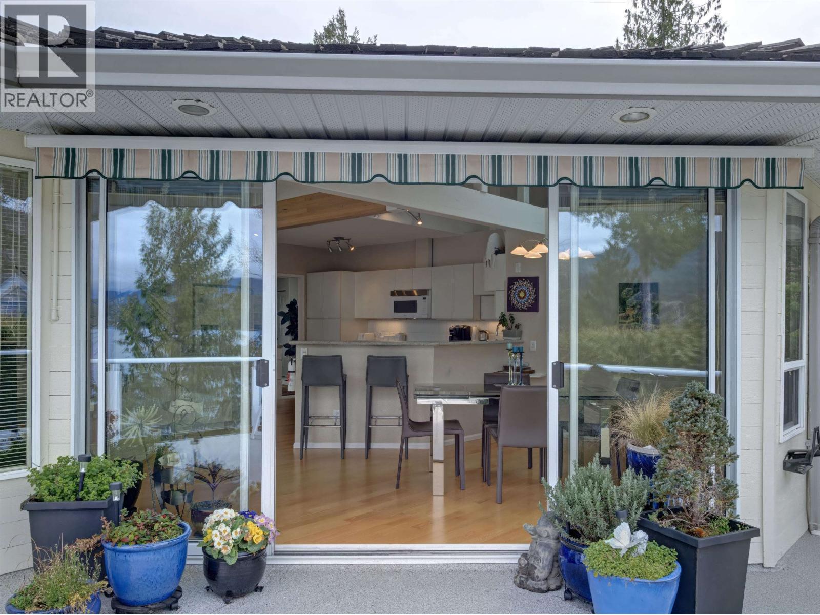 6484 N GALE AVENUE, Sechelt
