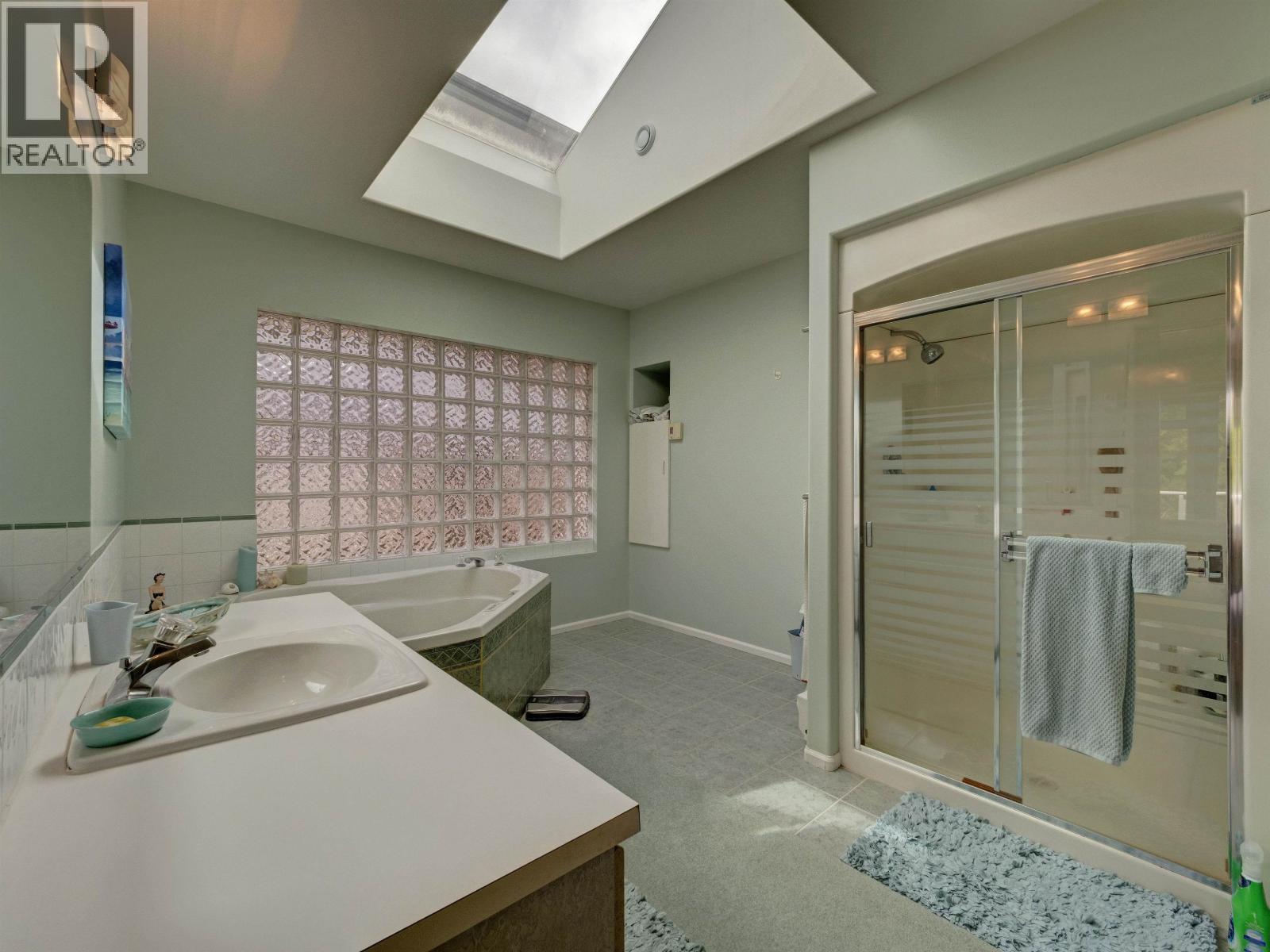 6484 N GALE AVENUE, Sechelt