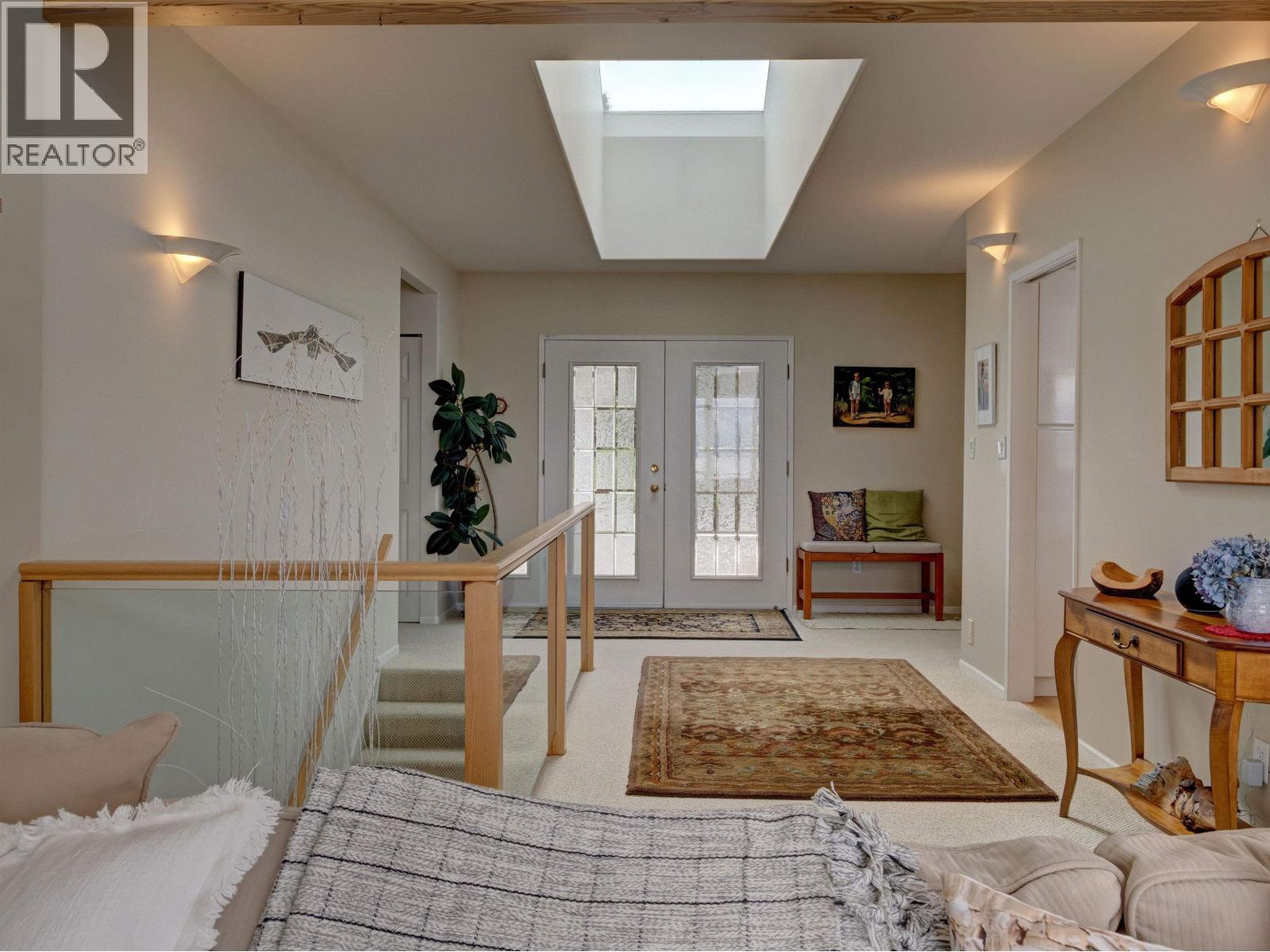 6484 N GALE AVENUE, Sechelt