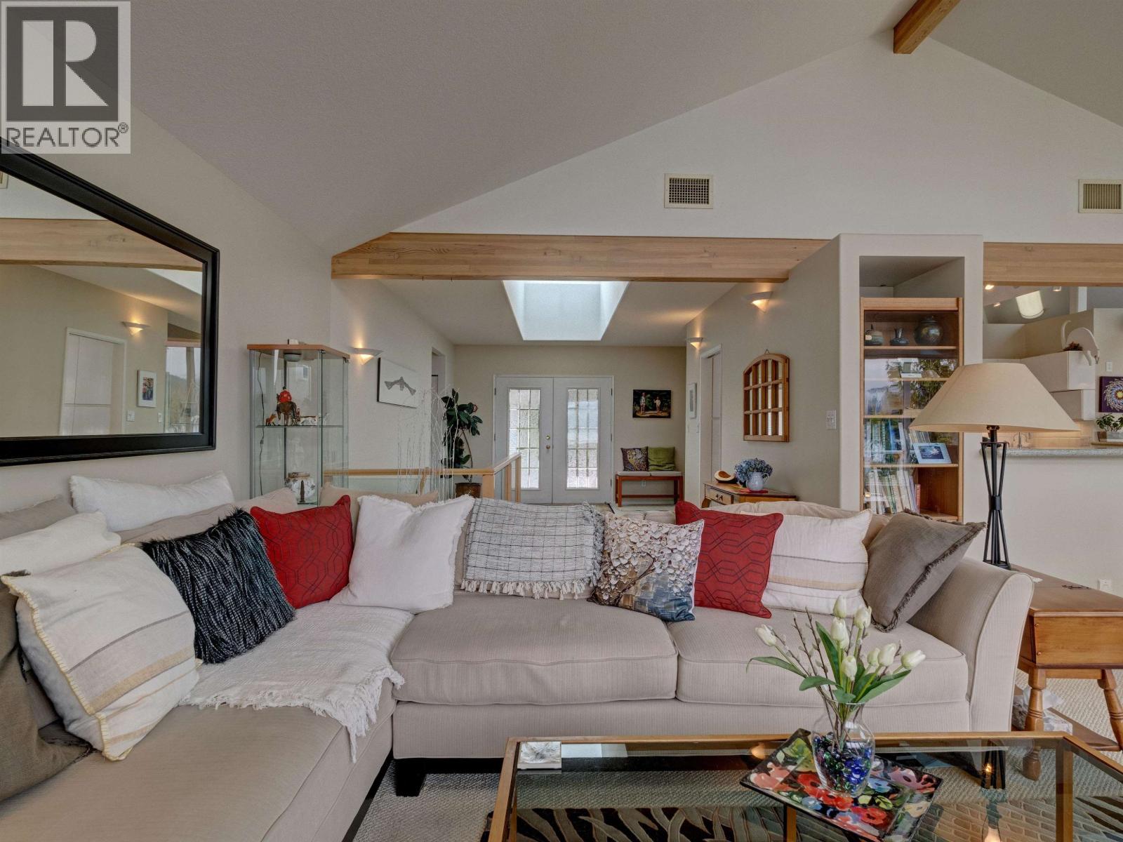 6484 N GALE AVENUE, Sechelt