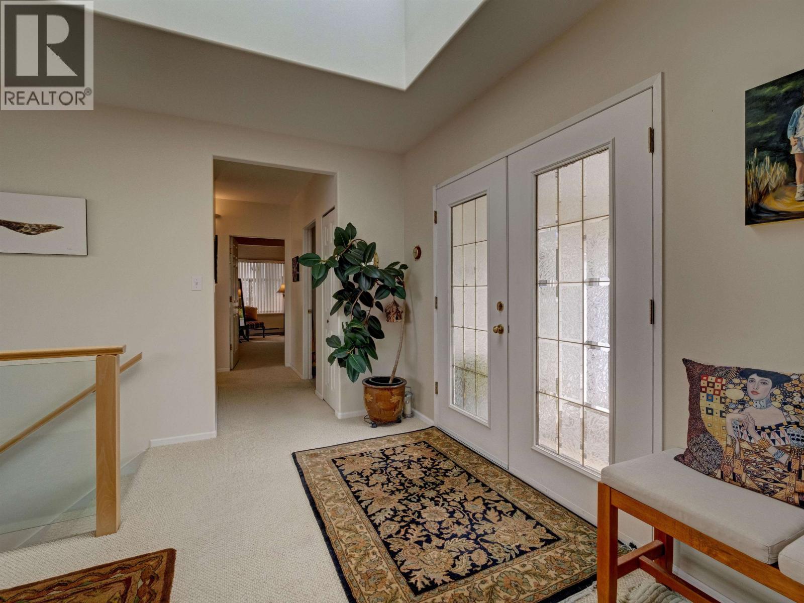 6484 N GALE AVENUE, Sechelt