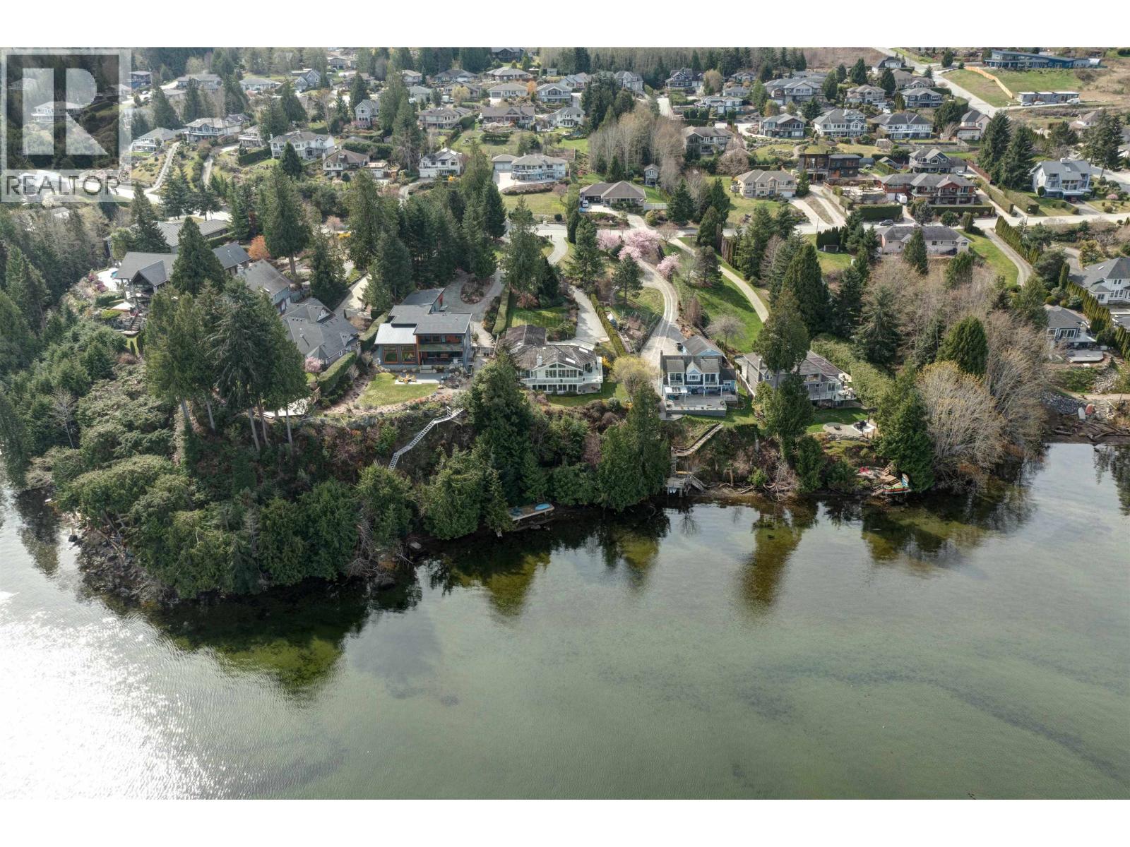 6484 N GALE AVENUE, Sechelt
