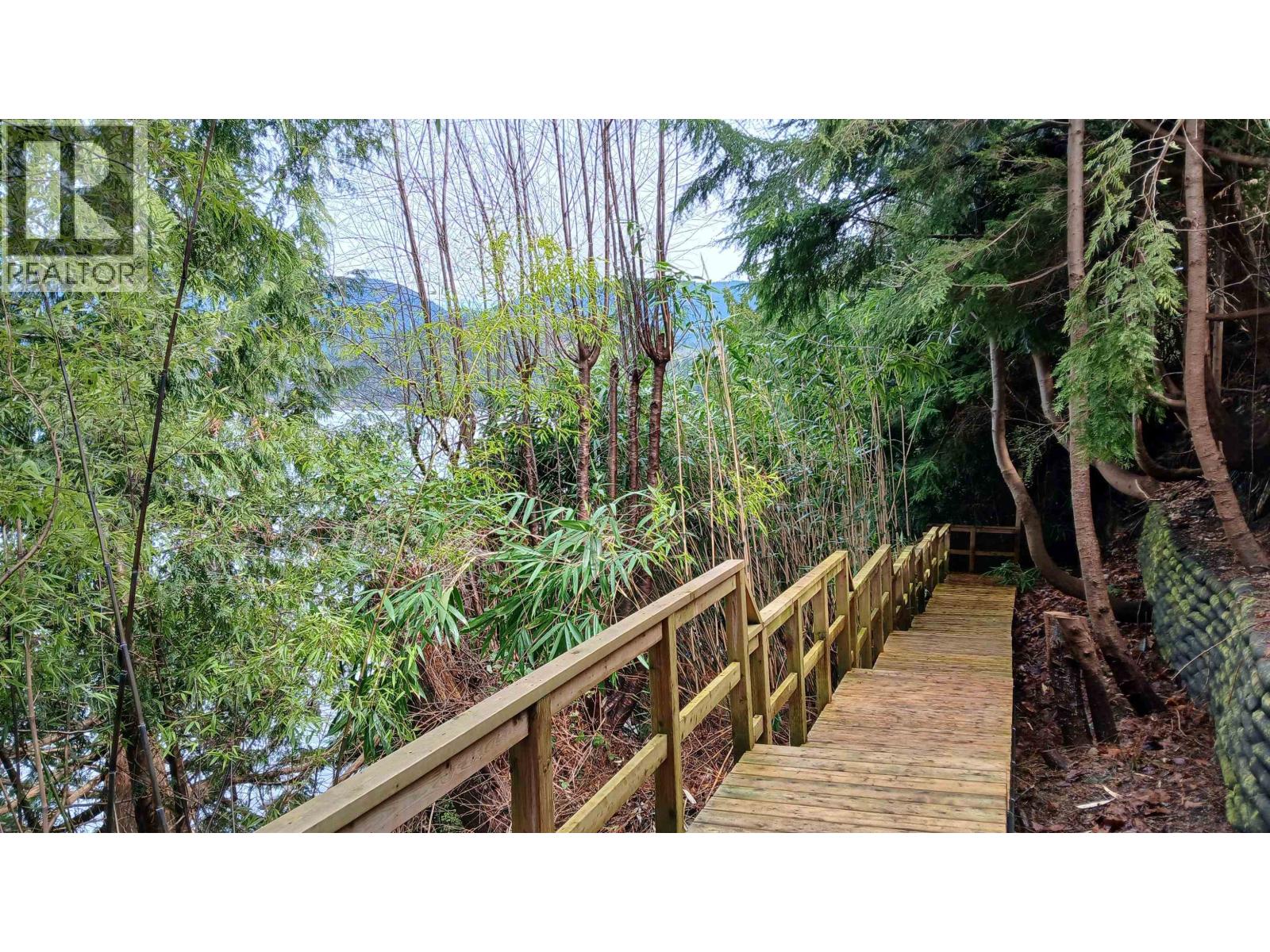 6484 N GALE AVENUE, Sechelt