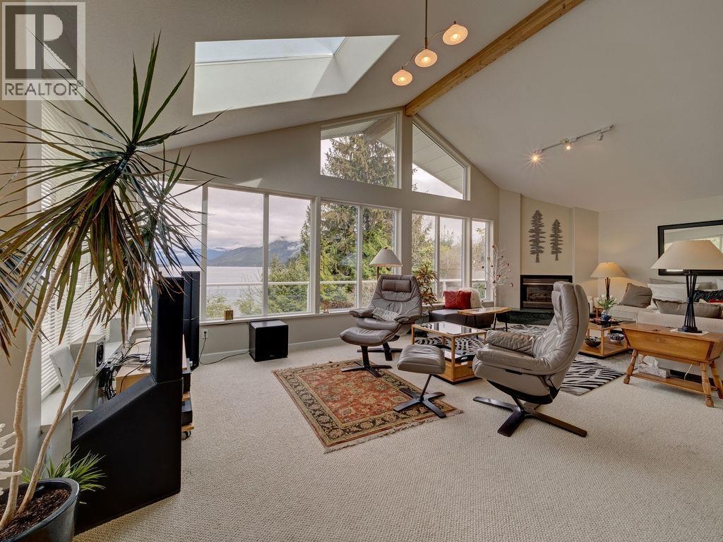 6484 N GALE AVENUE, Sechelt