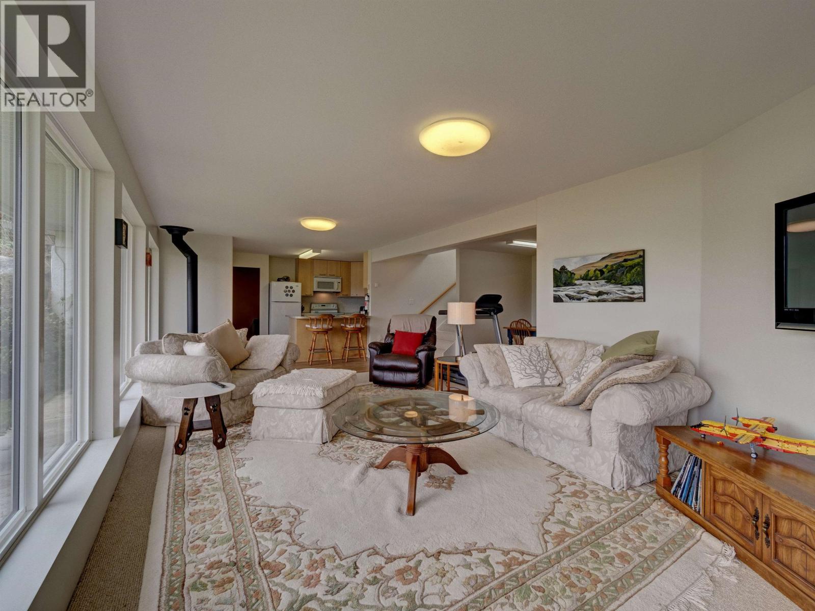 6484 N GALE AVENUE, Sechelt