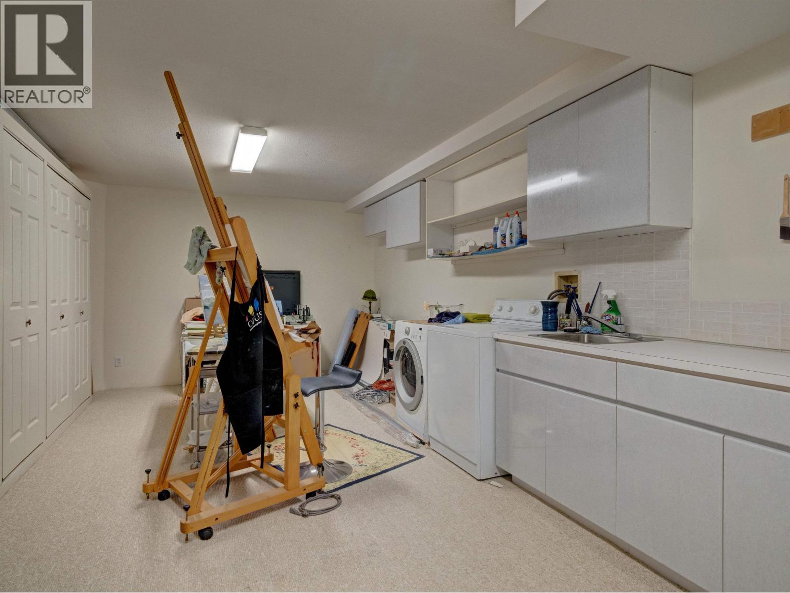 6484 N GALE AVENUE, Sechelt