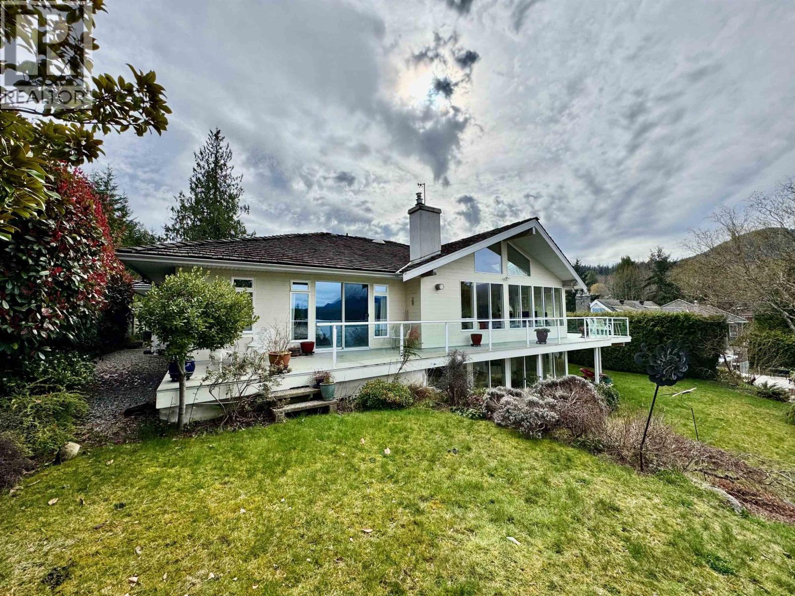 6484 N GALE AVENUE, Sechelt