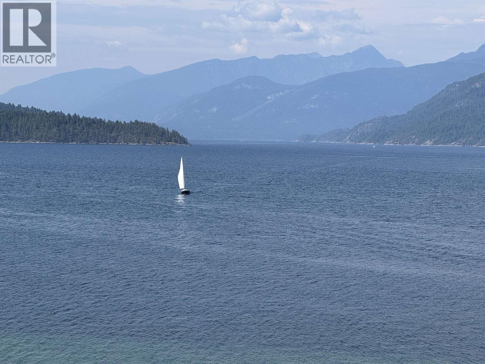 6484 N GALE AVENUE, Sechelt