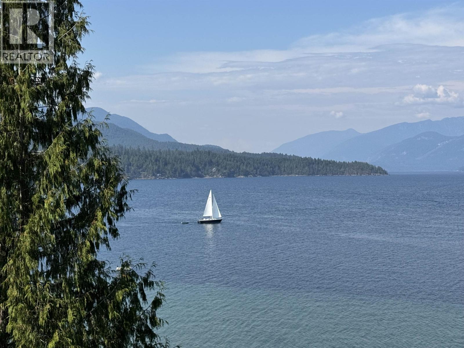 6484 N GALE AVENUE, Sechelt