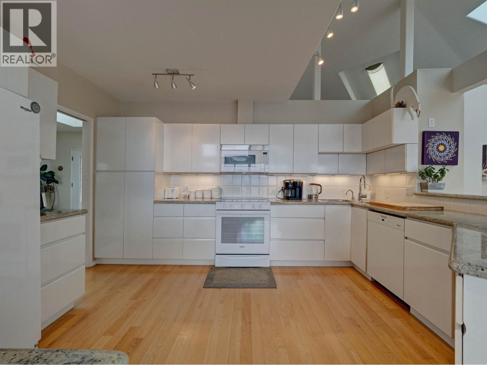6484 N GALE AVENUE, Sechelt