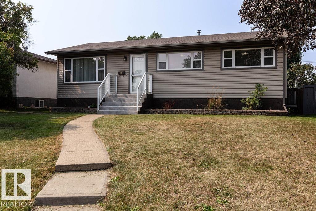 Photo 1 of 8916 148 St Nw, Edmonton AB