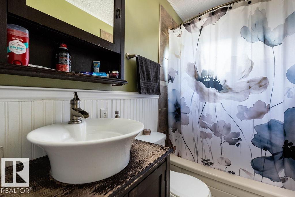 Photo 14 of 8916 148 St Nw, Edmonton AB