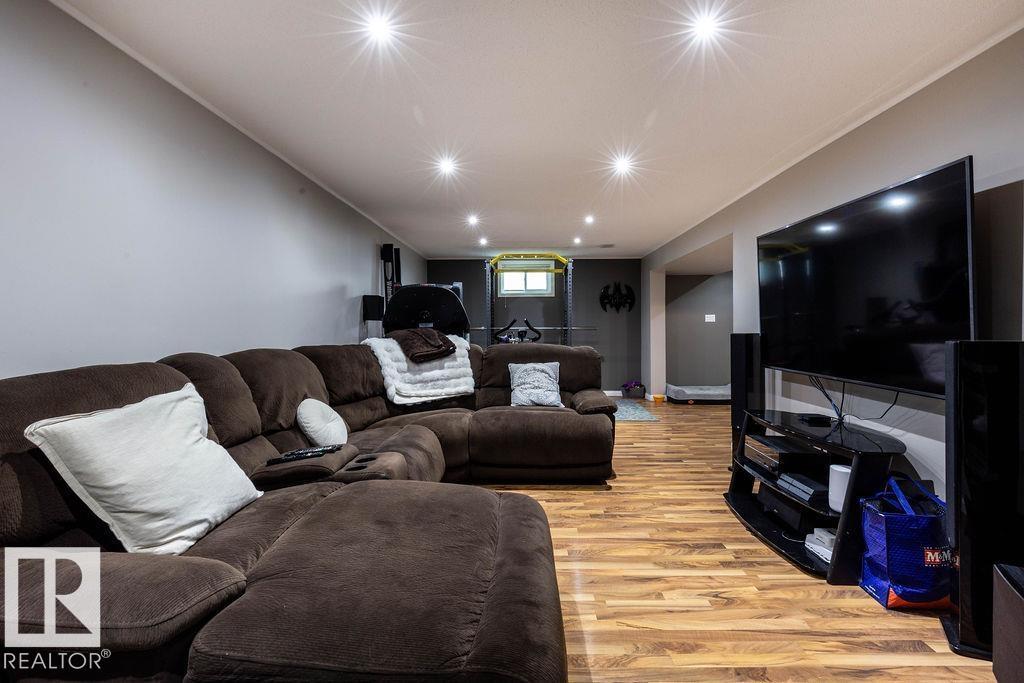 Photo 21 of 8916 148 St Nw, Edmonton AB