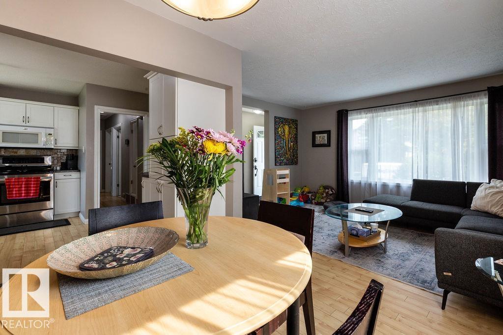 Photo 5 of 8916 148 St Nw, Edmonton AB
