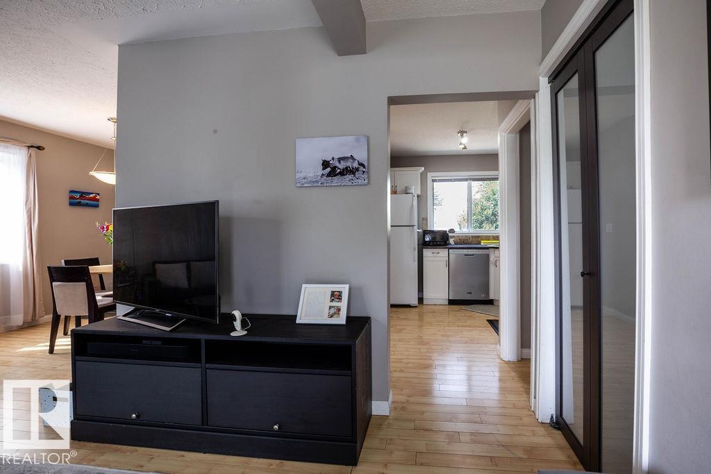 Photo 6 of 8916 148 St Nw, Edmonton AB