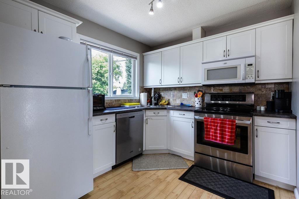Photo 7 of 8916 148 St Nw, Edmonton AB