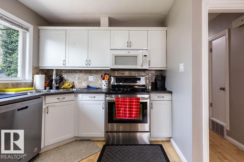 Photo 8 of 8916 148 St Nw, Edmonton AB
