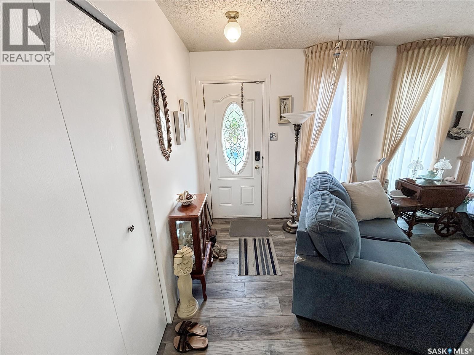 Photo 2 of 170 Whitecap Crescent, Saskatoon SK