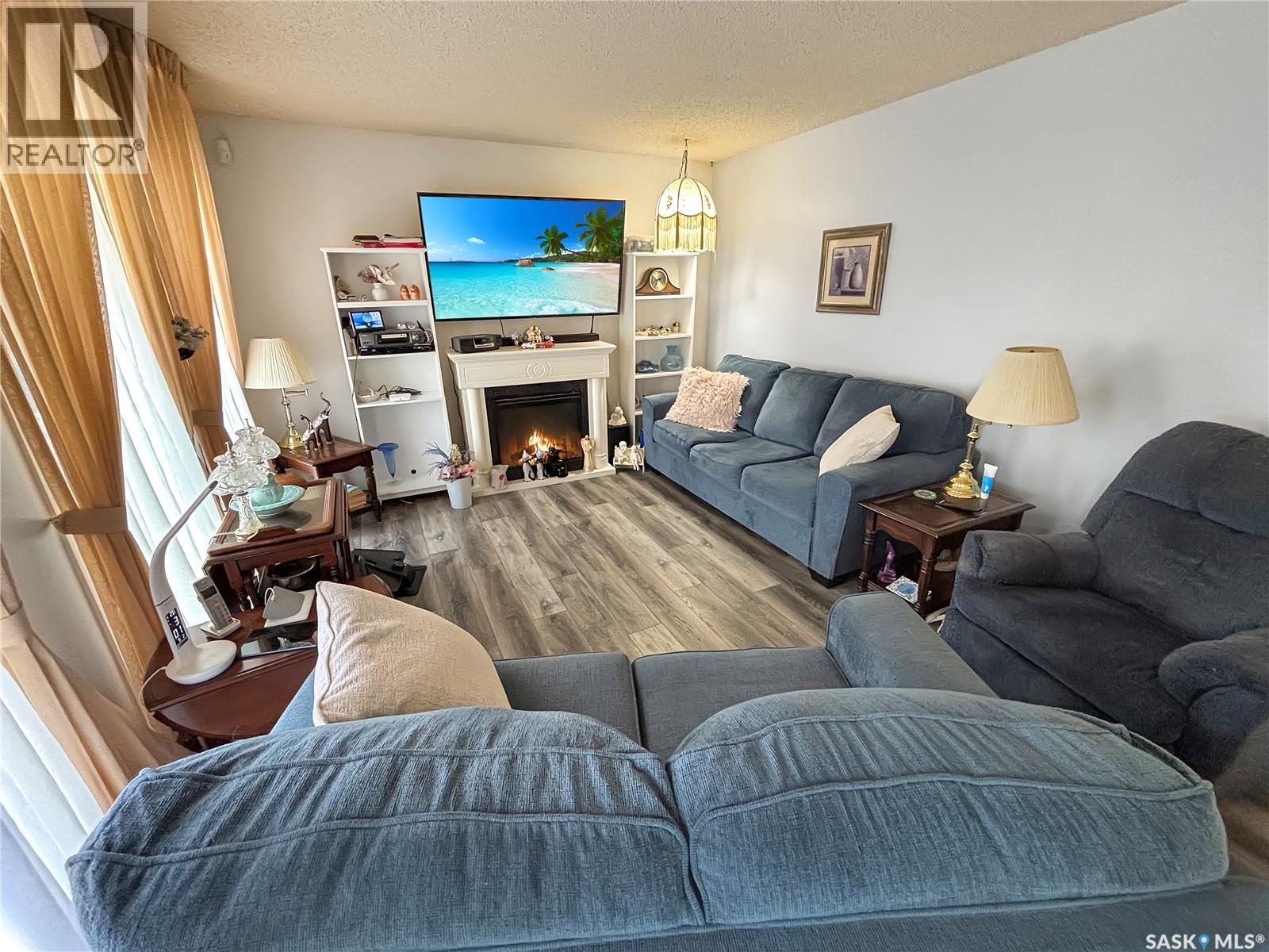 Photo 3 of 170 Whitecap Crescent, Saskatoon SK