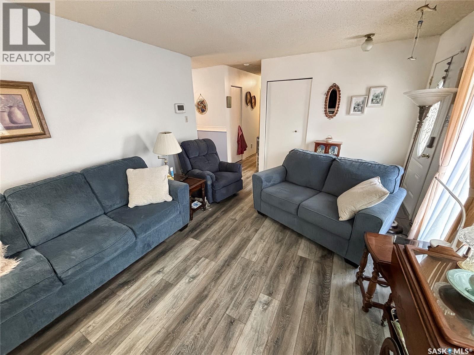 Photo 4 of 170 Whitecap Crescent, Saskatoon SK