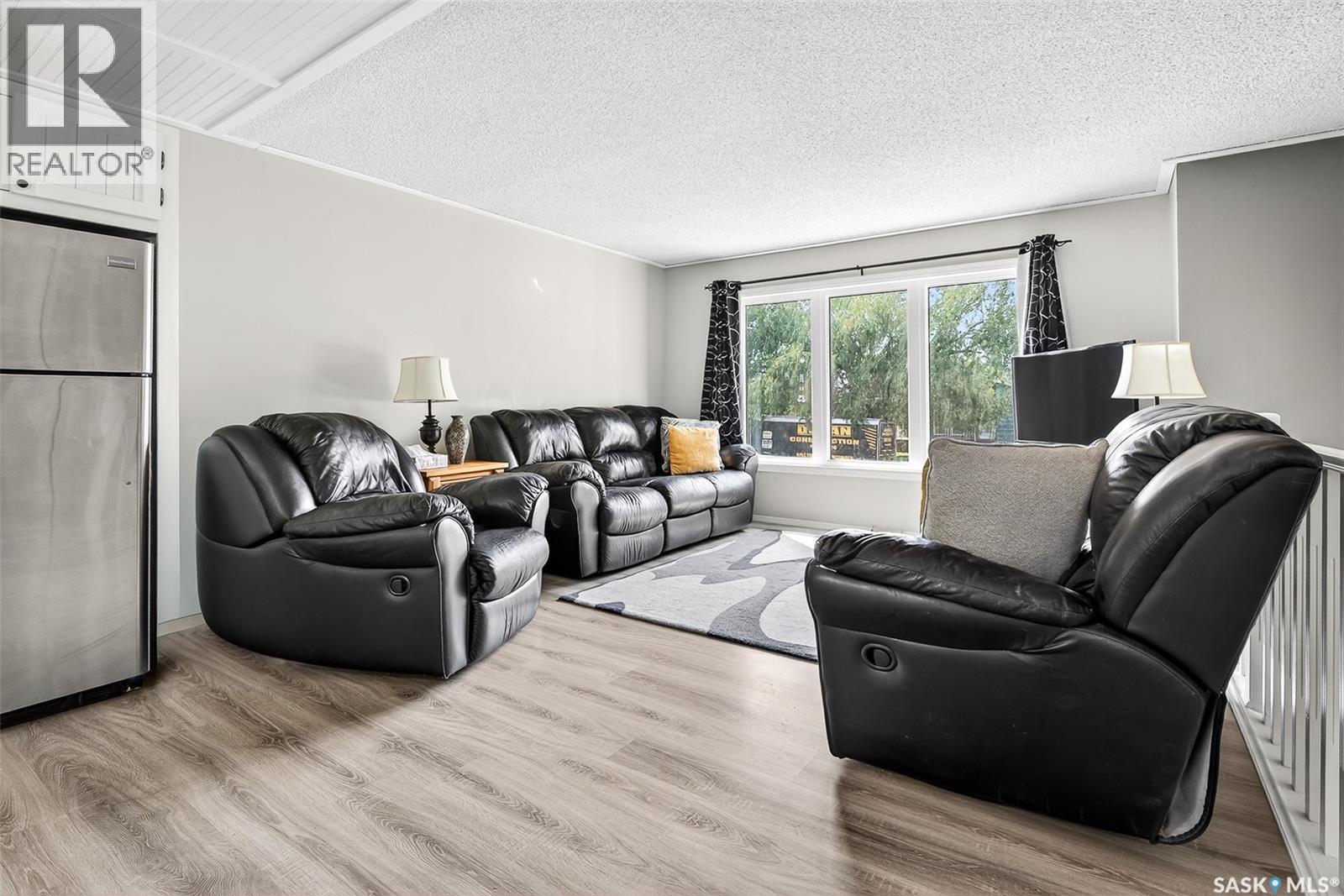 Photo 7 of 1643 Marquis Avenue, Moose Jaw SK