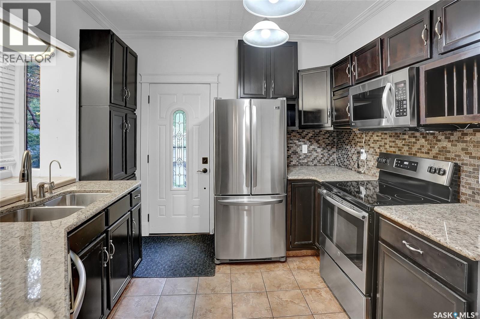 Photo 10 of 2264 Elphinstone Street, Regina SK