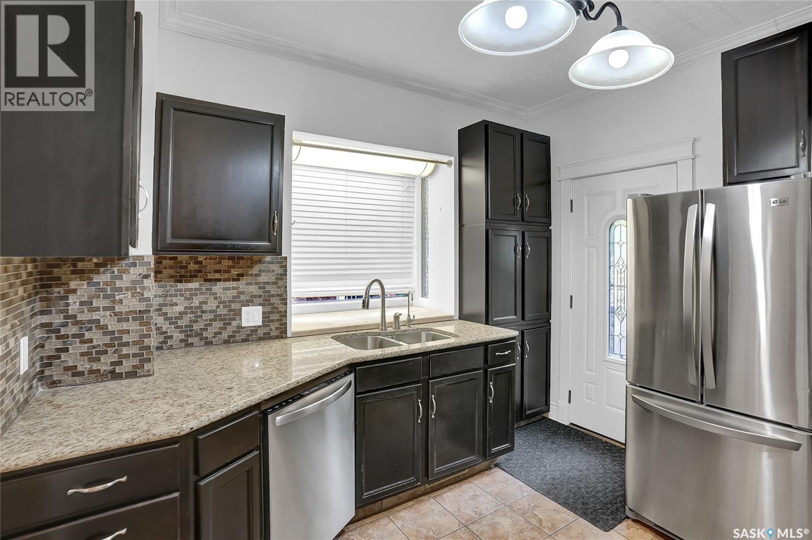 Photo 11 of 2264 Elphinstone Street, Regina SK