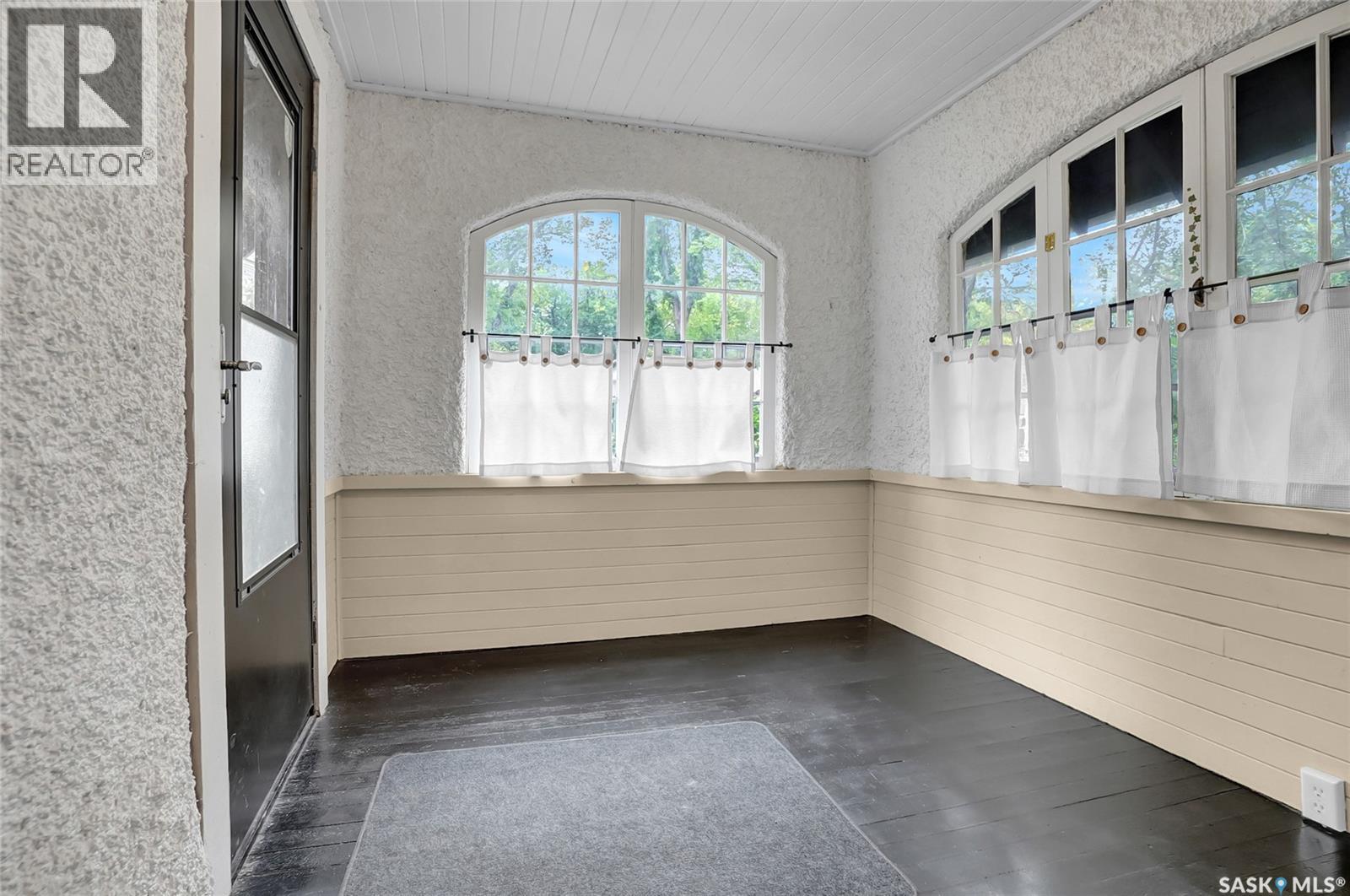 Photo 2 of 2264 Elphinstone Street, Regina SK