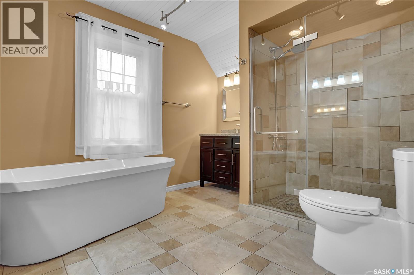 Photo 23 of 2264 Elphinstone Street, Regina SK